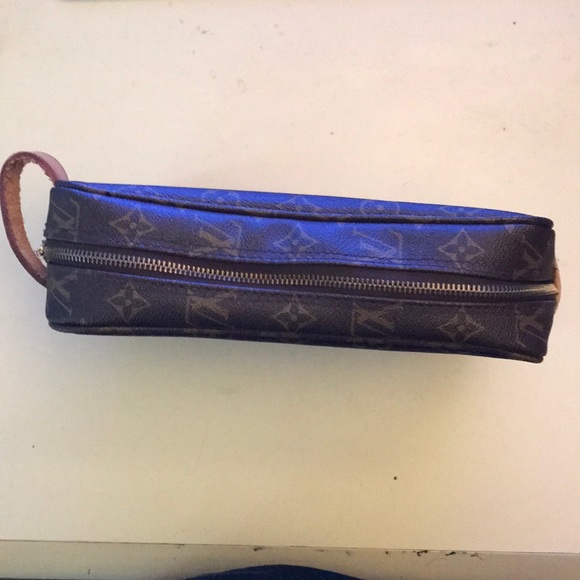 LOUIS VUITTON LV TOILETRY POUCH - Picture 2 of 4